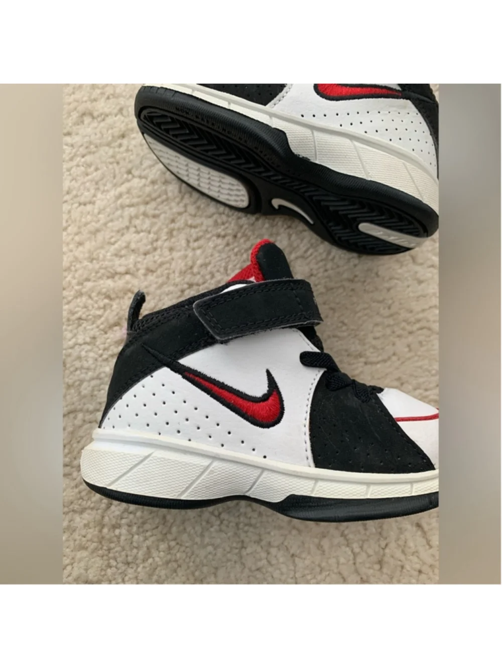 Nike Toddler Size 5.5 Black and White Flight High Top Athletic Sneakers
